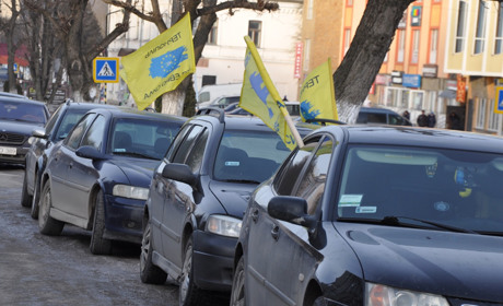 Активісти на єврономерах влаштували автопробіг через Кременець та Почаїв