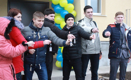 Заветные ключики в руках – кто получил в Мелитополе возможность въехать в новое жилье?