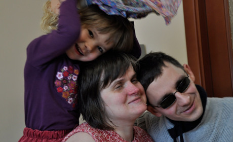 Ніколи не бачили один одного. Як двоє незрячих стали однією сім’єю і народили доньку-красуню