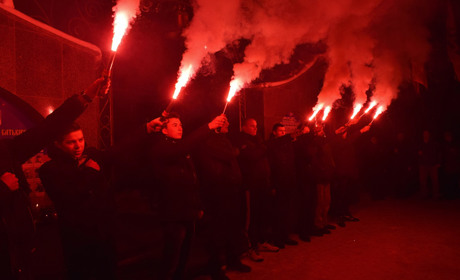 З фаєрами і молитвою націоналіста: патріотичні організації Новограда вшанували Героїв Небесної сотні