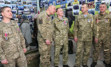 Прапор з підписами, особисті речі солдат. У Старокостянтинові відкрили музей АТО