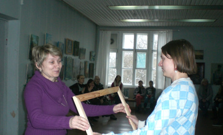 28-річна художниця проводить п’яту персональну виставку. Її картини охоче розкуповують