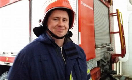 «Найстрашніше заходити у задимлені підвали». Пожежник розповів про свою роботу