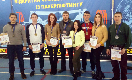 8 медалей і 4 рекорди: новоградські пауерліфтери змагалися у Луцьку