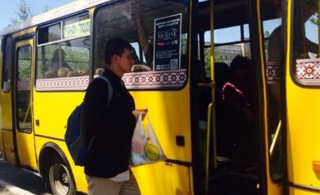 Новокаховський перевізник заборгував працівникам 400 тисяч грн. Чи є у людей надія  отримати гроші