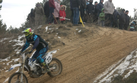 Мотокрос у Новій Каховці. Наймолодшому учаснику у цей день виповнилося 13 років.  Фоторепортаж