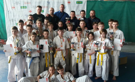 Новокаховские спортсмены киокушин-каратэ привезли 4 золота с чемпионата Украины