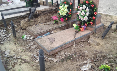 За три месяца в полицию поступило более 50 заявлений о кладбищенском вандализме