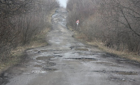 Люди вимагають від обласної влади відремонтувати дорогу «Зелений Яр — Красне»  
