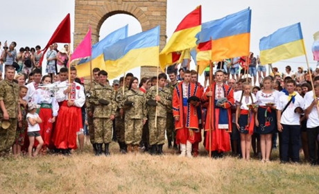 Туристичний сезон на Херсонщині відкриють гелікоптери, винищувачі та десантники