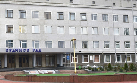 Міські депутати передумали будувати стоянку біля Будинку рад. На що витратять 500 тисяч гривень