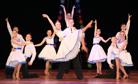 Супруги Романцовы уверяют, что у них три ребенка – два сына и... ансамбль «Радуга»