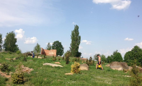 У парку Пам'яті Нескорених активісти знову садили дерева