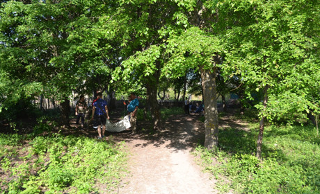 Як прибирали у Старконі. Фоторепортаж