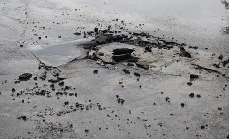 У Новограді посеред дороги стався прорив водогону