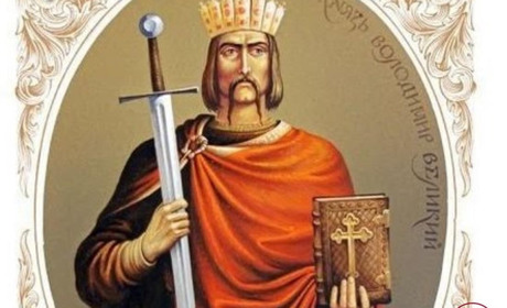 Князь Володимир, князь Владімір, або Гібридна війна історією