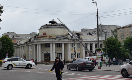 Пожежа в Молодіжному центрі розпочалась із літньої прибудови