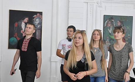 Херсонський художній музей запрошує до «колиски часу» (фото)