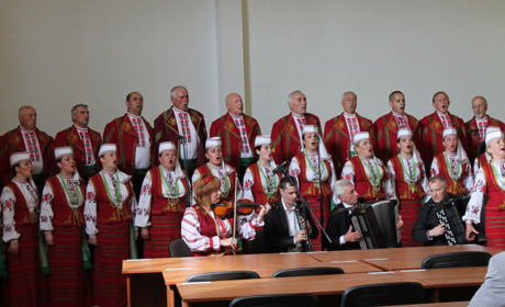 Чому Геннадій Зелінський та інші з «Доброслава» співають у церковному хорі Свято-Троїцького храму