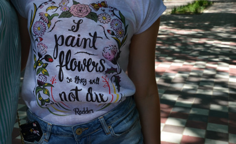 Зніміть це терміново, або Що на вас написано?