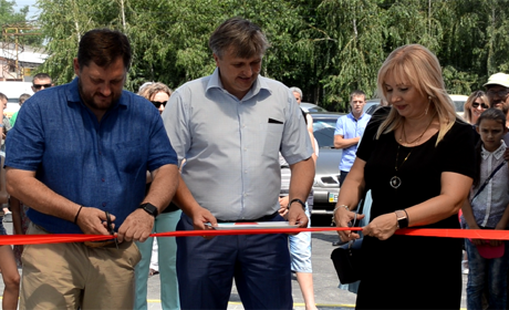 Урочисто відкрили: автолюбителі протестували послуги нової автомийки Lux Wash