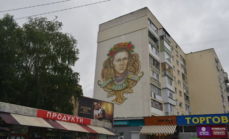 Під дощем і з піснями: в Новограді відкрили перший мурал