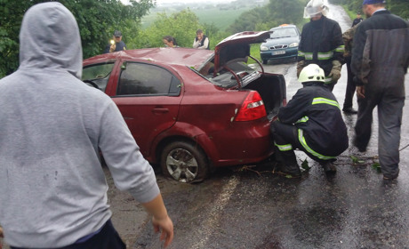 Через негоду автомобіль з’їхав у кювет