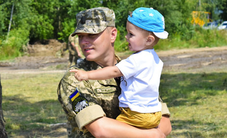 На Олександрівському полігоні бійців 30-ї бригади вітали з поверненням додому