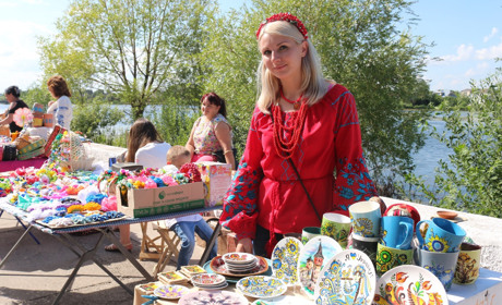 Марина Клипко пише картини, створює прикраси,  обереги, ляльки-мотанки і уже вигадала свій стиль