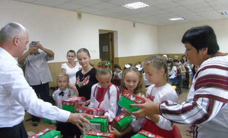 Дітлахи Попаснянщини отримали подарунки із Тернополя