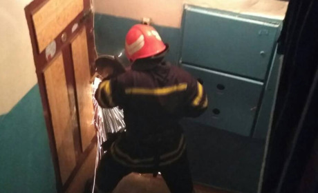 Завіси дверей зрізали бензорізом і лізли у квартиру через вікно 