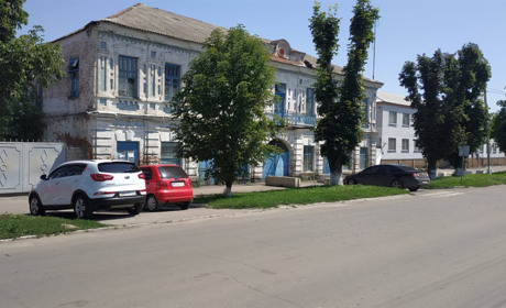 Як змінилася за 60 років будівля, в якій колись був банк «Україна»