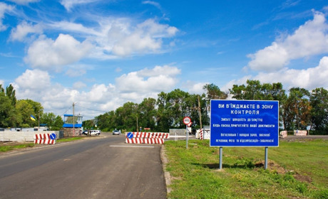 Оновили блокпост перед Сватовим, щоб швидше пропускати людей. Але вийшло навпаки 