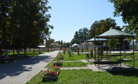 Центральний сватівський сквер - від Андріївської церкви та пам`ятника Сталіну до сьогоднішніх днів