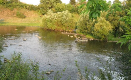 В Острополі в річці потонув 60-річний чоловік