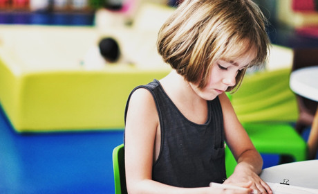 Де у Сватовому продають найдешевше шкільне приладдя