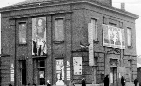 Як за 47 років змінився будинок, в якому зараз знаходиться «Нєпосєда»