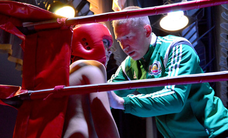 «До війни знав про Сватове тільки з уроків географії». Переселенець з Луганська вчить дітей боксу