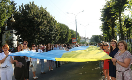 У Старокостянтинові відзначили День прапора із 20-метровим стягом