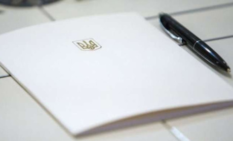 ​Президент дав "заслужених" двом педагогам Новограда