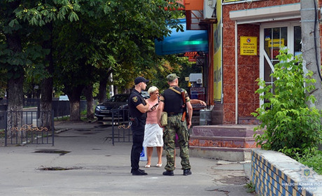 Скількох розшукуваних злочинців затримали волноваські поліцейські в серпні