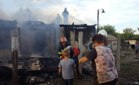 В Містках горів будинок. Мати з шістьма дітьми залишилися без даху над головою