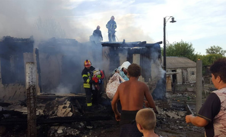 Після пожежі шестеро дітей з Містків залишилися на зиму без одягу та взуття (доповнено)