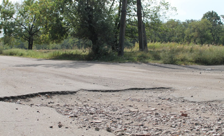 Узнай место в Торецке по яме на дороге