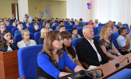 7 сертифікатів на спортивне обладнання, спортивний тренажер і кімоно: у Новограді вітали спортсменів