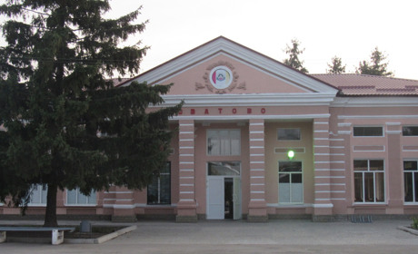 Порівняйте: як змінився залізничний вокзал у Сватовому з 1913 року