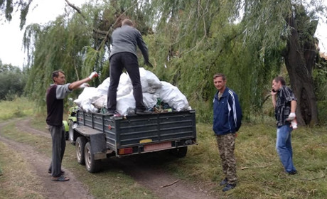 Активісти зібрали на берегах балки Великі Сірогози більше 60 мішків сміття (ФОТО)