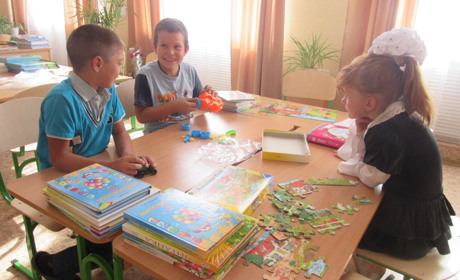 Вони називають нас людьми, що говорять: як навчаються діти у сватівському інтернаті для слабочуючих 