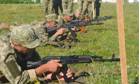 З військової частини в Новограді-Волинському вкрали п'ять автоматів