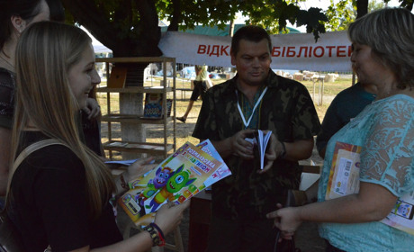 Сватівська бібліотека взяла участь у відео-флешмобі і передала естафету Троїцькому